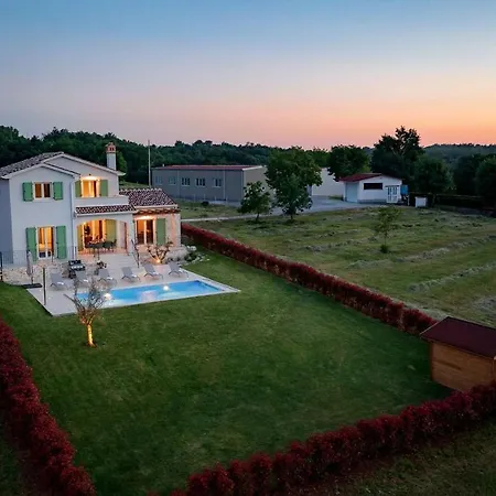 Holiday home Bartol Karojba