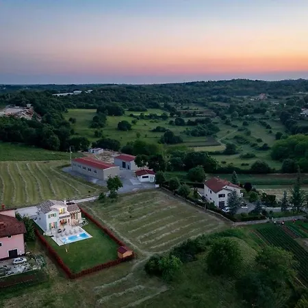 Bartol Holiday home Karojba